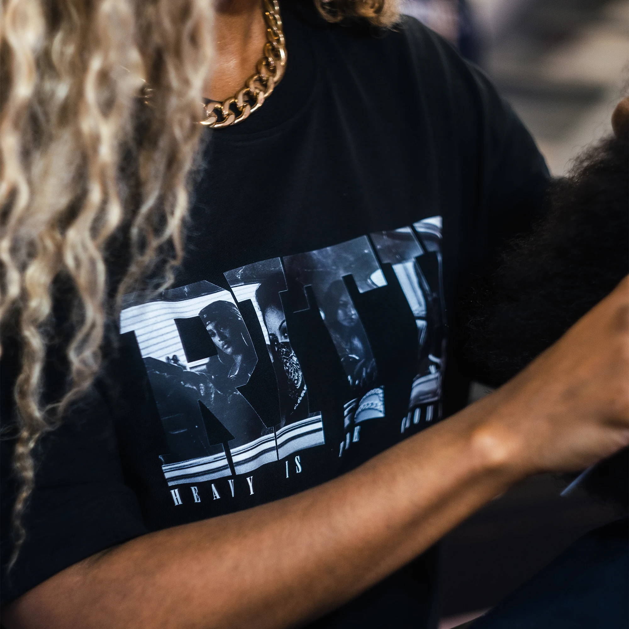 T-shirt Rose in the hood